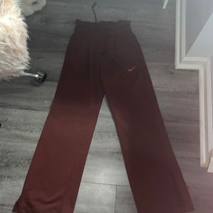 These are the nike everyday modern sweatpants!